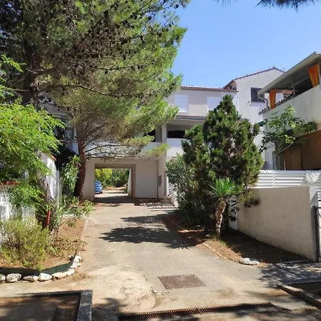 Mendula 1 Apartment